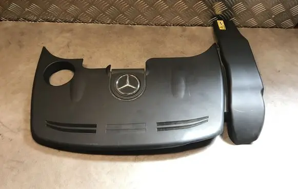 Mercedes-Benz E A207 Engine cover (trim) A2760100367