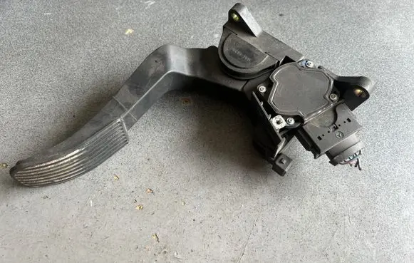 Mercedes-Benz Sprinter W901 W902 W903 W904 Accelerator throttle pedal 0281002335 A9013000404