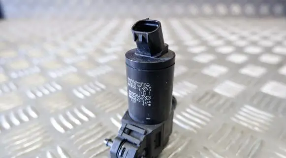 Toyota Prius (XW50) Windscreen/windshield washer pump 8533047070