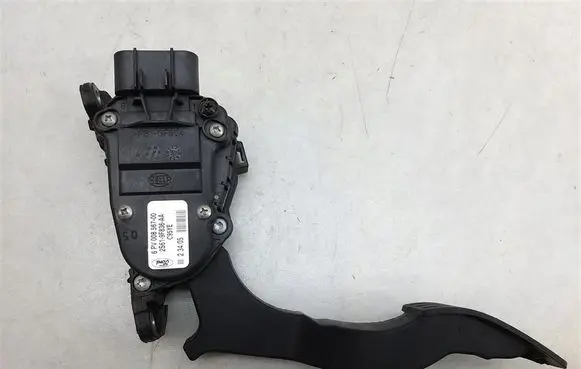 Ford Fusion Accelerator throttle pedal 2S619F836SS
