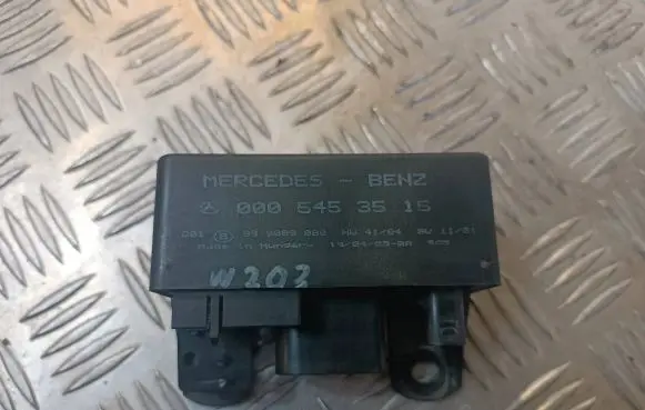 Mercedes-Benz C W203 Glow plug pre-heat relay 0005453516 899089000 19010508