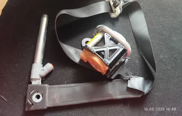 Nissan Note (E11) Front seatbelt 86885BH15A 045518