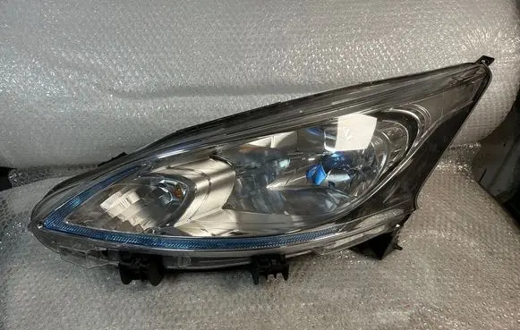 Nissan NV200 Headlight/headlamp 260604FA0A