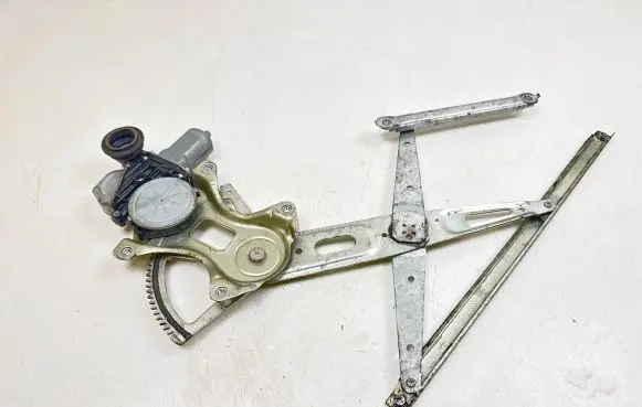 Toyota Urban Cruiser (XP110) Front door window regulator with motor 8571048060 0620200880