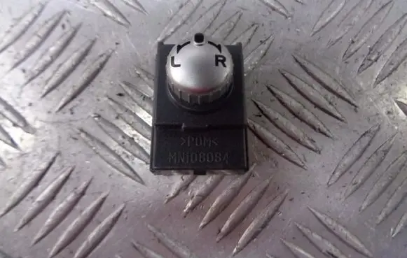 Mitsubishi Colt CZ3 Wing mirror switch