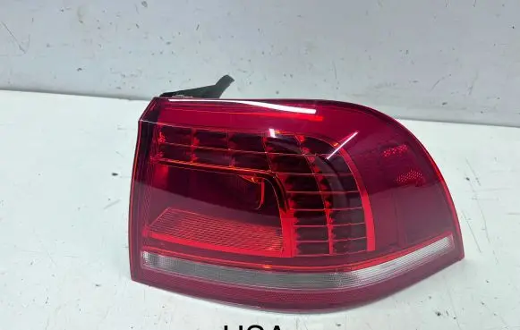 Volkswagen Touareg II Rear/tail lights 7P6945208A