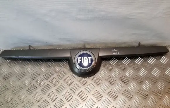 Front bumper upper radiator grill