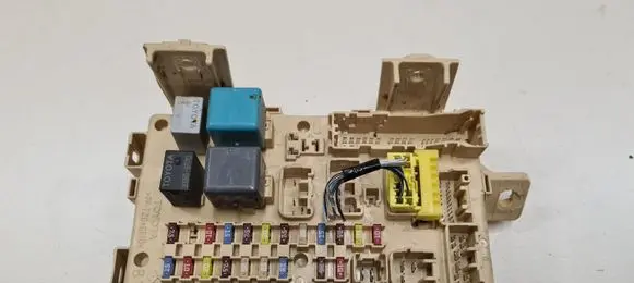 Toyota Avensis T250 Fuse module 8264105020A
