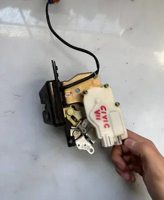 Honda Civic Tailgate lock latch 23233223