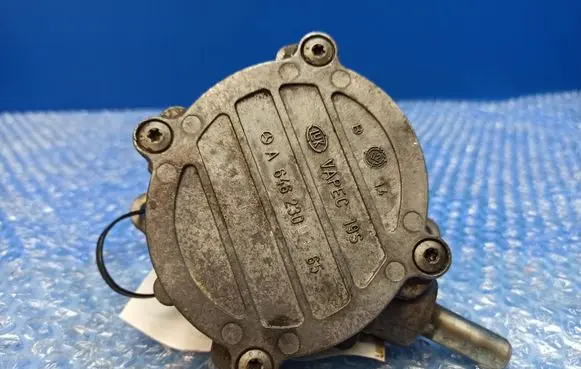 Mercedes-Benz E W211 Vacuum pump A6462300165