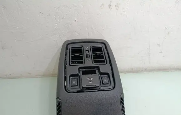 Jeep Grand Cherokee Rear air vent grill X90006401BL