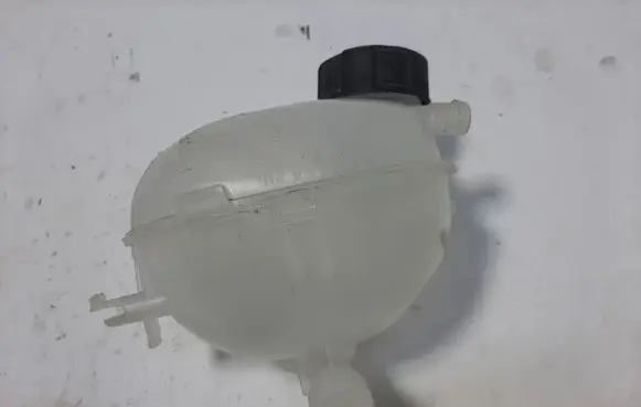 Peugeot 208 II Coolant expansion tank/reservoir 9824316180 9824198680