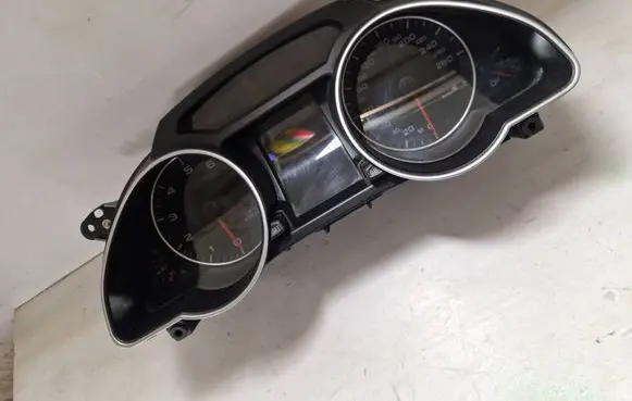 Audi A5 8T 8F Speedometer (instrument cluster) 8T0920931
