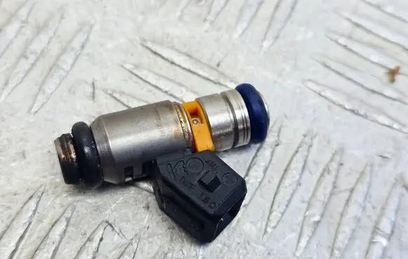 Fiat 500 Fuel injector IWP160