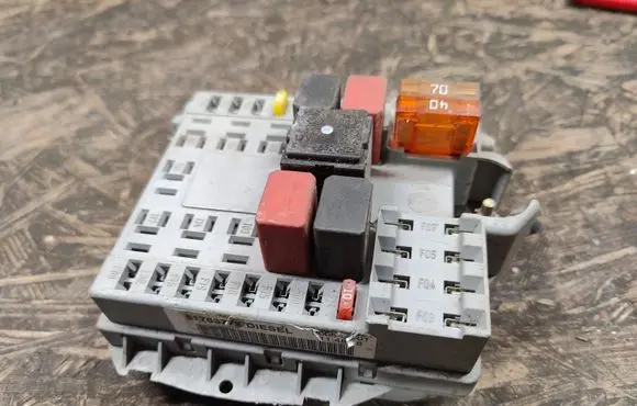 Fiat Doblo Fuse module 51763772