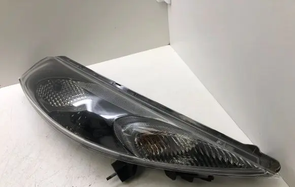 Nissan Juke I F15 Headlight/headlamp