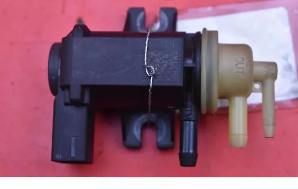 Volkswagen PASSAT B7 USA Vacuum valve 04L131051F