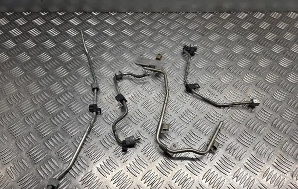 Porsche Cayenne (92A) Fuel injector supply line/pipe 057130401B B21118CA