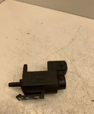 BMW 5 E60 E61 Vacuum valve 72234100 04T250 1742712