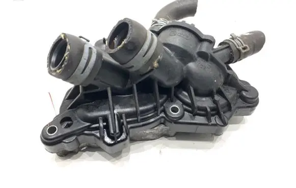 Skoda Fabia Mk3 (NJ) Oil filter mounting bracket 04C121042C