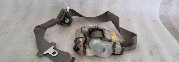 Subaru Forester SF Front seatbelt 0426160
