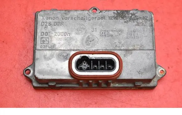 BMW 5 E60 E61 Voltage converter/converter module 5DV008290-00