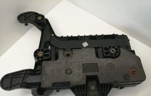 Volkswagen PASSAT B7 Battery tray 1K0915325B 1K0915333