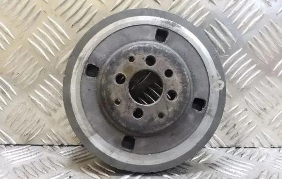 Volkswagen Golf IV Crankshaft pulley 038105243