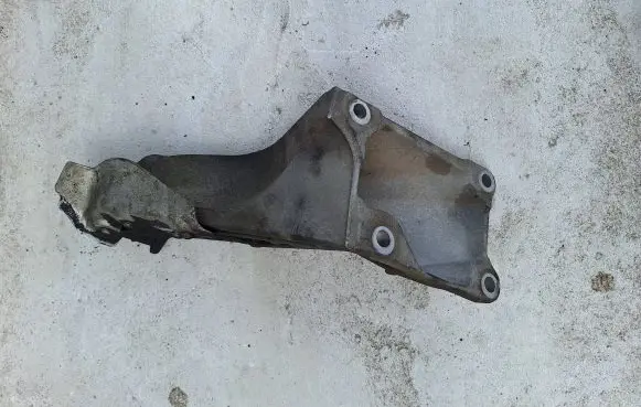 BMW X5 E70 Engine mounting bracket 22116772688 22116776136 22116776263