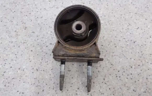 Suzuki Swift I Engine mount vacuum valve 
