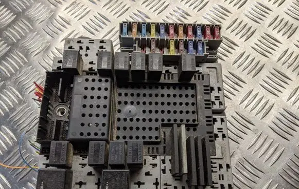 Volvo XC90 Fuse module 08696098 000002425206