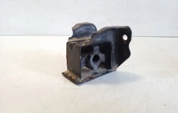 Nissan Pathfinder R51 Muffler mount bracket/holder 