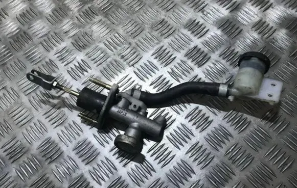 Nissan Almera N16 Clutch master cylinder