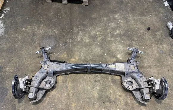 Peugeot 3008 III Rear axle beam 43250403