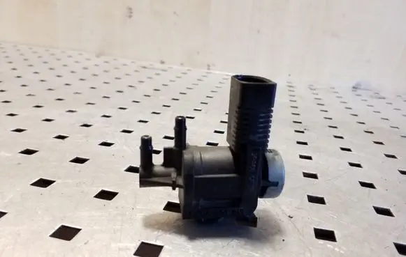 Volkswagen Touareg II Vacuum valve 1K0906283A