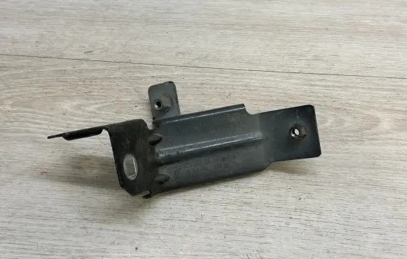 Porsche Cayenne (92A) Fender mounting bracket 95850361000 7P5805604A