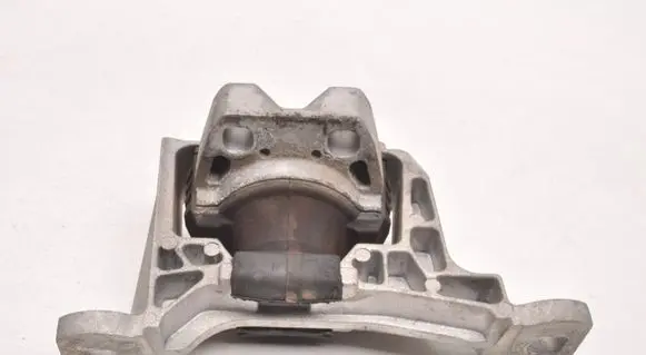 Volvo S40 Engine mounting bracket 