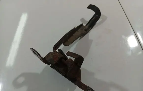 Engine bonnet/hood lock/catch