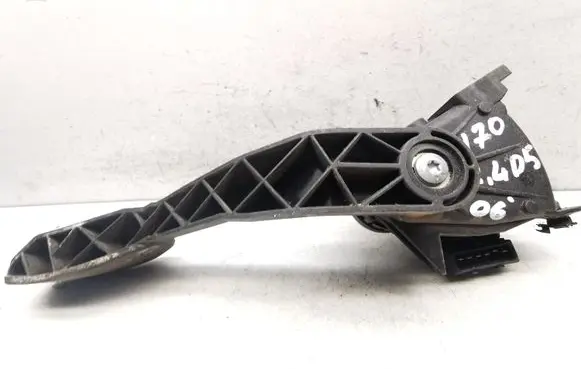Volvo V70 Accelerator throttle pedal 30683515