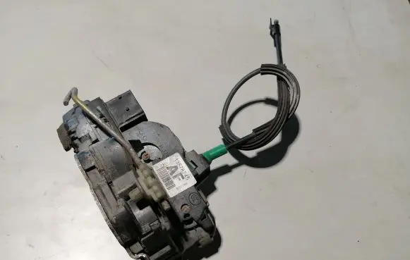 Chevrolet Orlando Rear door lock 13578245
