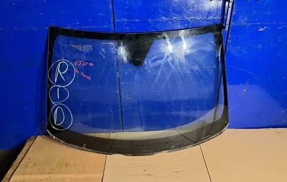 Volvo V50 Front windscreen/windshield window 31278291