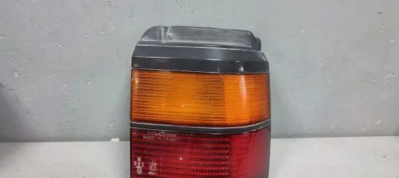 Volkswagen PASSAT B3 Rear/tail lights 333945111