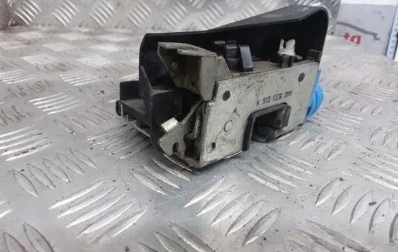 Audi A4 S4 B5 8D Rear door lock 4A0839016H