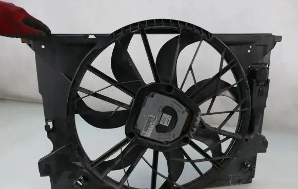 Mercedes-Benz E AMG W211 Electric radiator cooling fan A2115001693