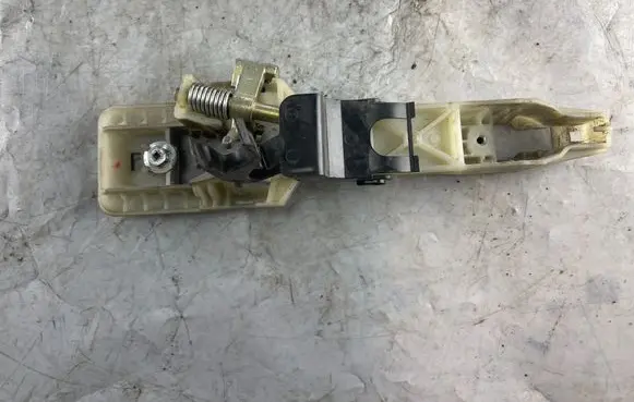 Rear door exterior handle/bracket