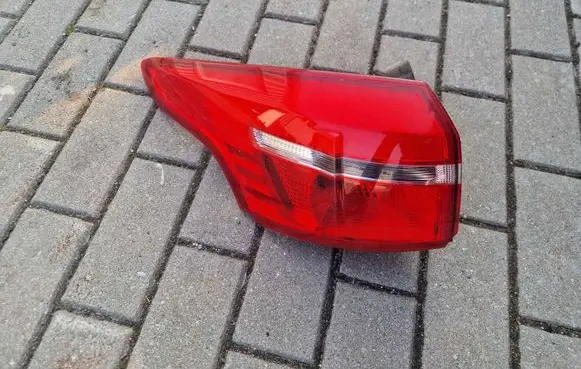 Ford Focus Rear/tail lights F1EB13405DA