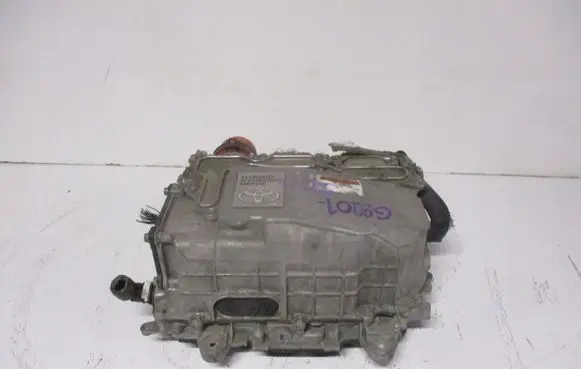 Toyota Yaris Voltage converter inverter G920152013
