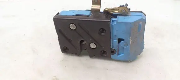 Volvo S60 Front door lock 8650544