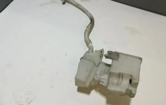 Windshield washer fluid reservoir/tank
