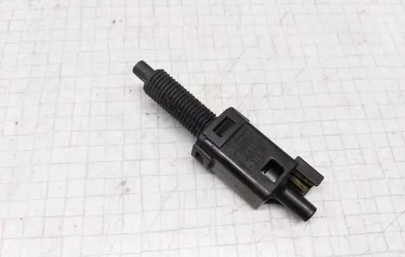 Audi A6 S6 C5 4B Brake pedal sensor switch 811907343B